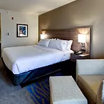Holiday Inn Express & Suites Manhattan By Ihg