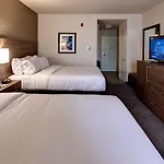 Holiday Inn Express & Suites Manhattan By Ihg