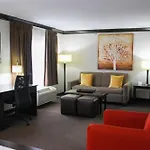 Parkwood Inn & Suites