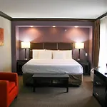 Parkwood Inn & Suites