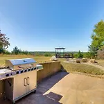 Kansas Gem With Fire Pit And Views 10 Mi To Dtwn!