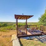 Kansas Gem With Fire Pit And Views 10 Mi To Dtwn!