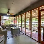 Kansas Gem With Fire Pit And Views 10 Mi To Dtwn!