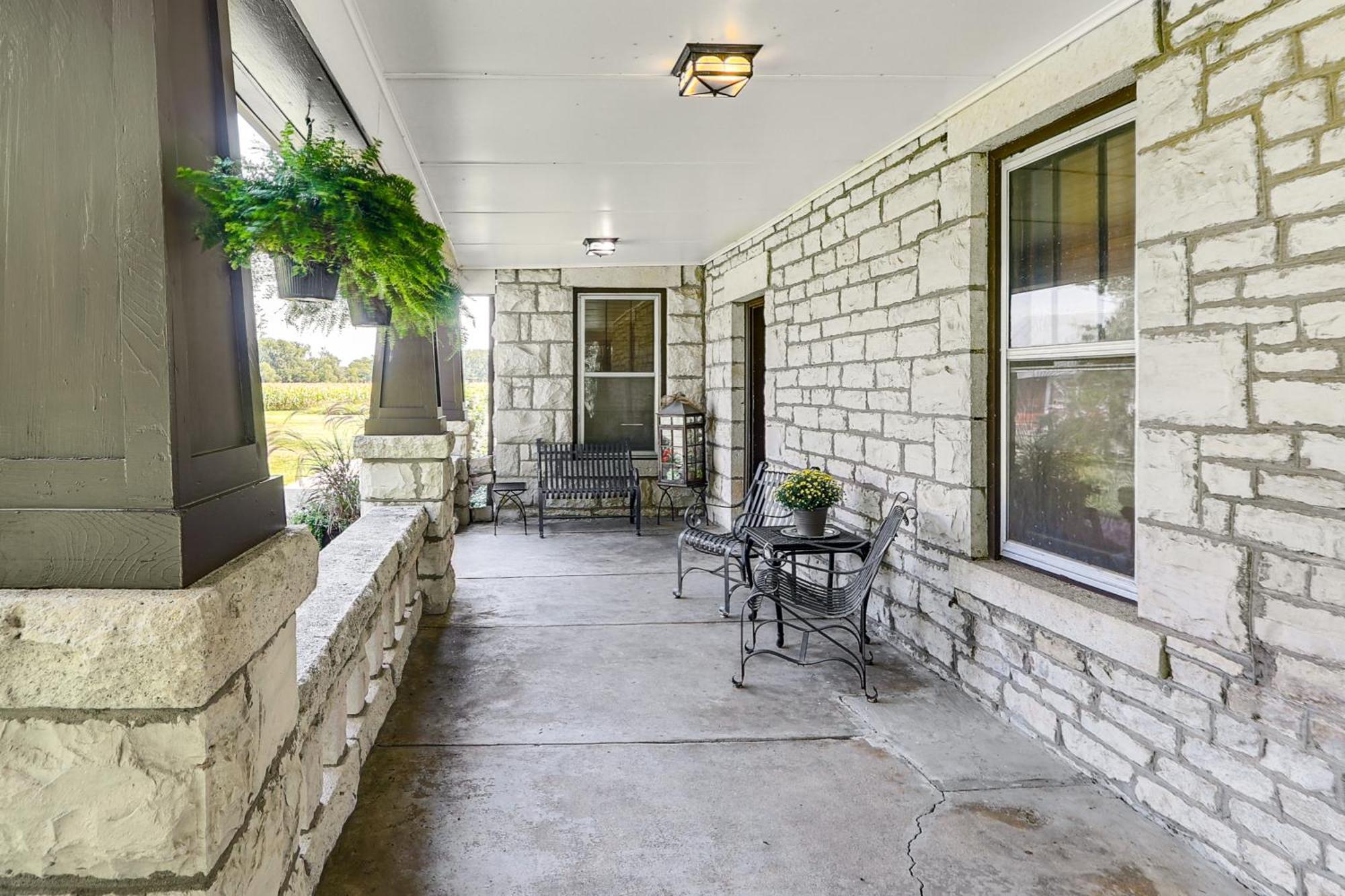 Pet-friendly Grill And Fire Pit In * Manhattan