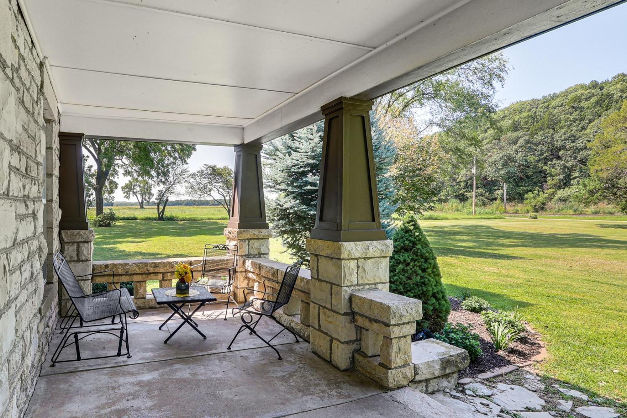 Pet-friendly Grill And Fire Pit In Holiday home *