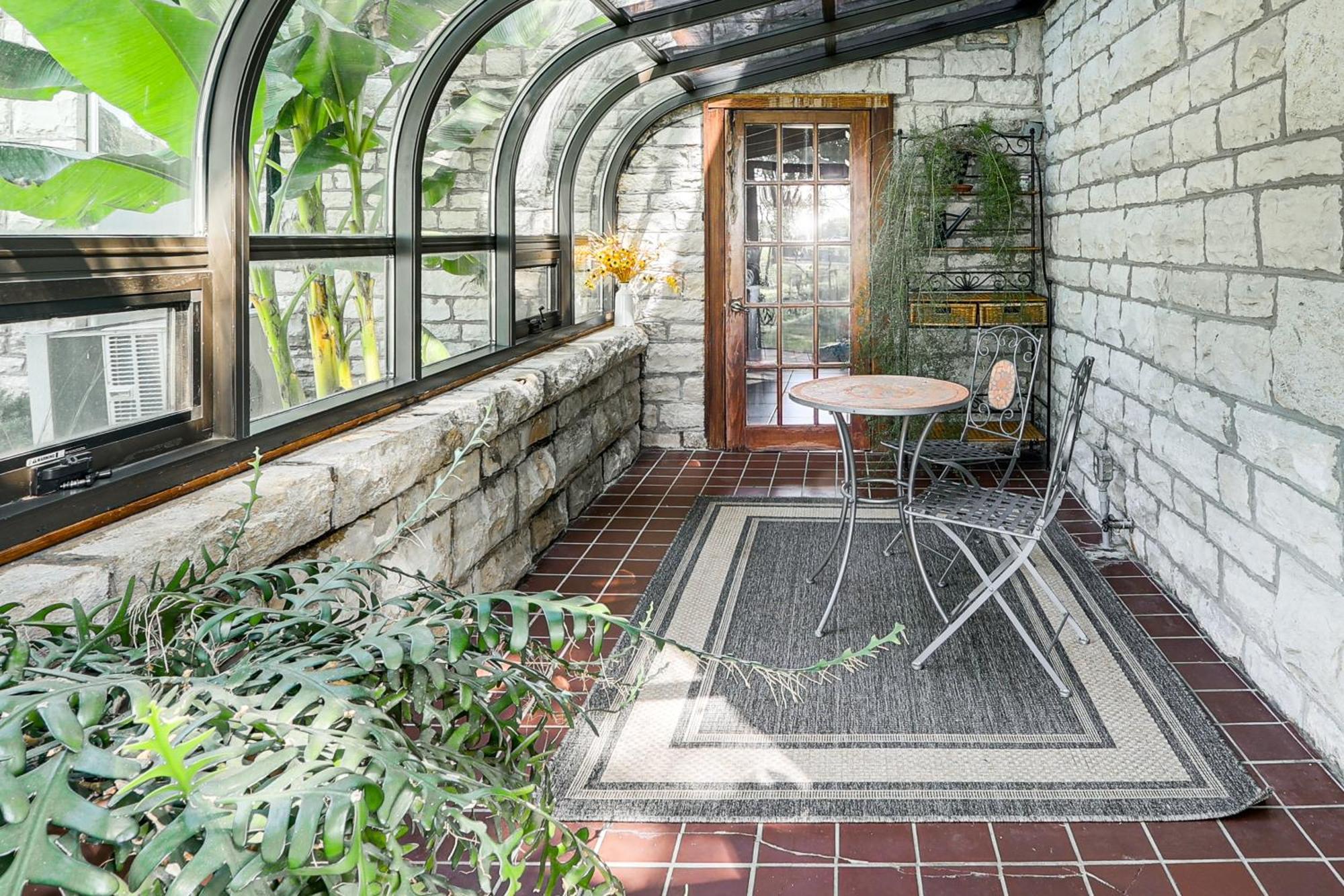 Pet-friendly Grill And Fire Pit In Holiday home Manhattan