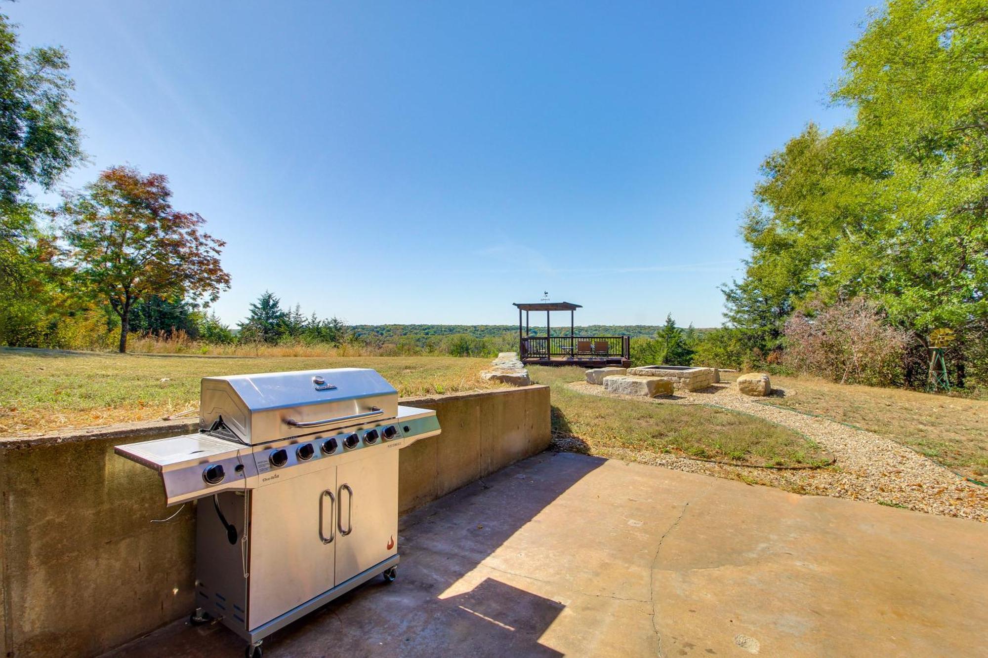 Holiday home Kansas Gem With Fire Pit And Views 10 Mi To Dtwn! *