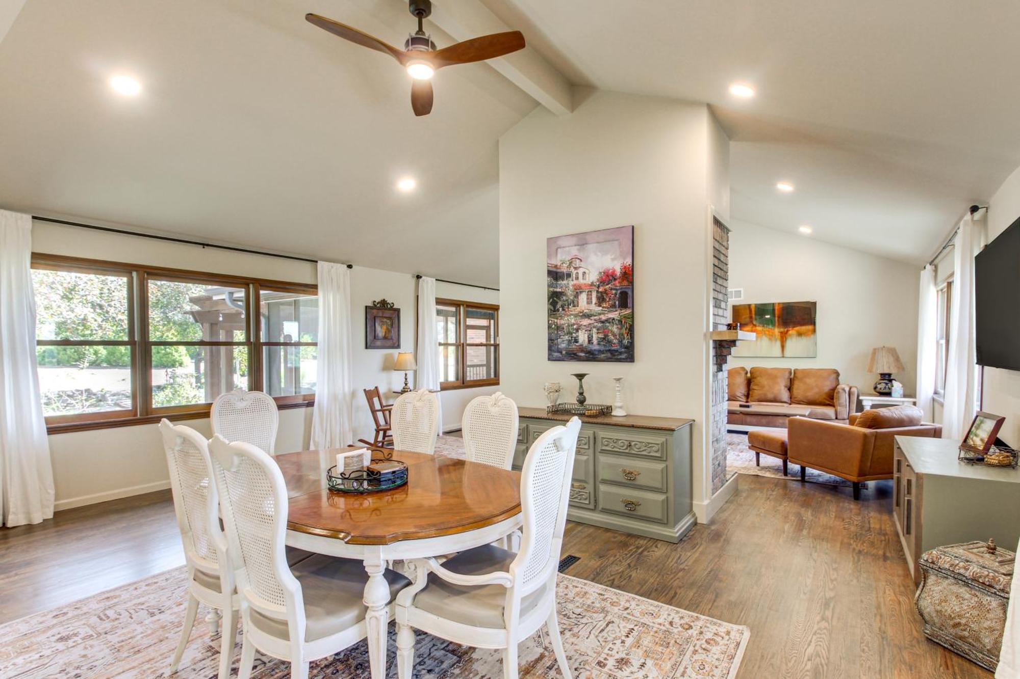 Kansas Gem With Fire Pit And Views 10 Mi To Dtwn! Holiday home
