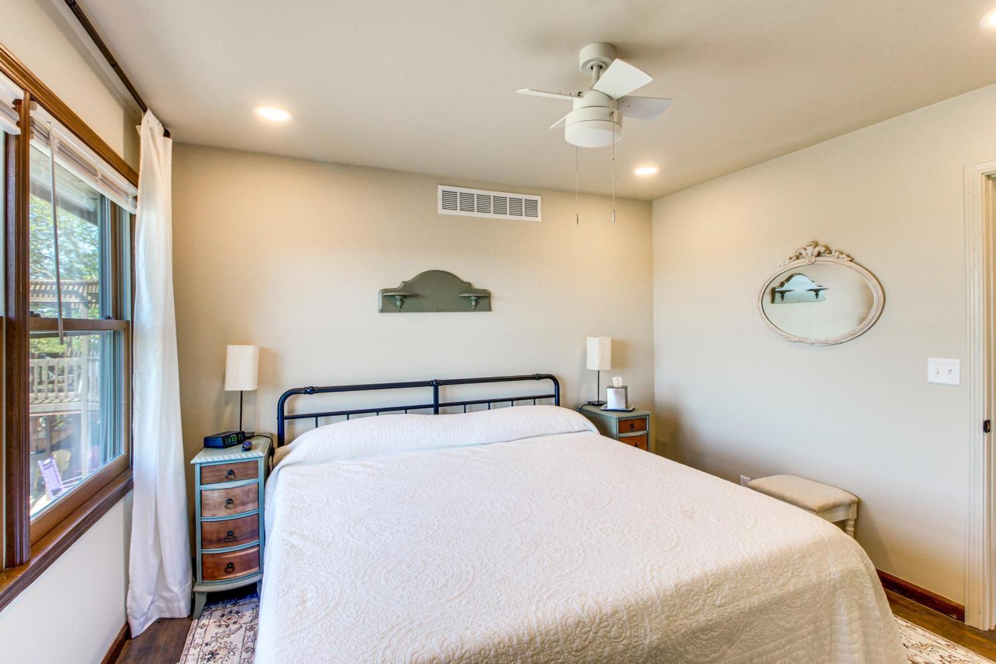 Holiday home Kansas Gem With Fire Pit And Views 10 Mi To Dtwn! *