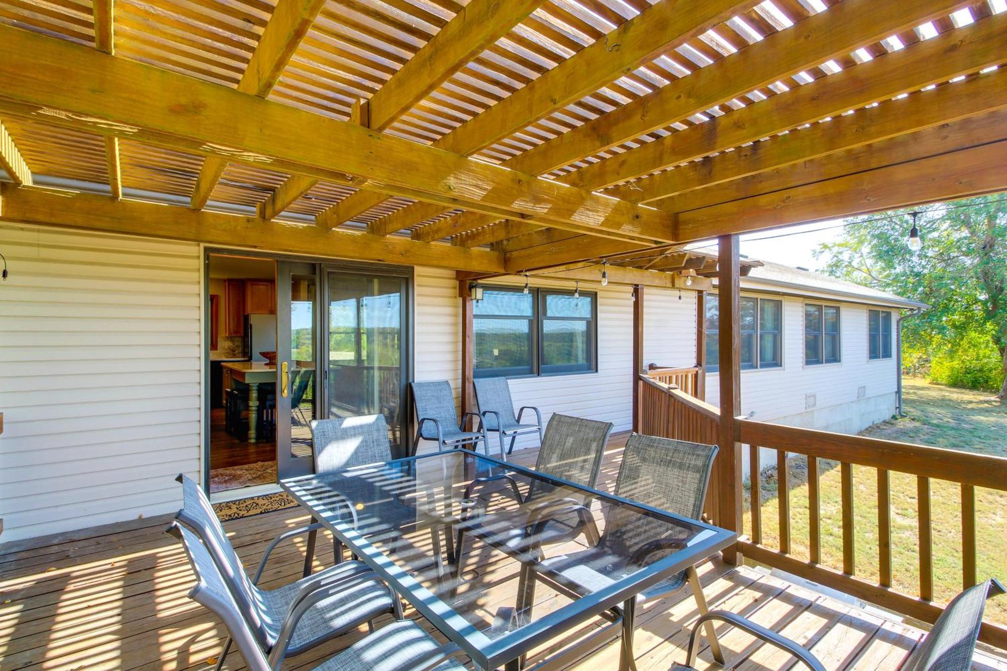 Kansas Gem With Fire Pit And Views 10 Mi To Dtwn! *