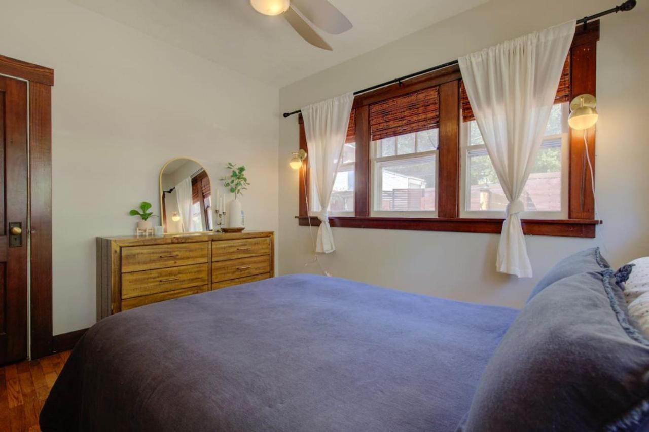 The Charming 2bd 1bth Holiday home