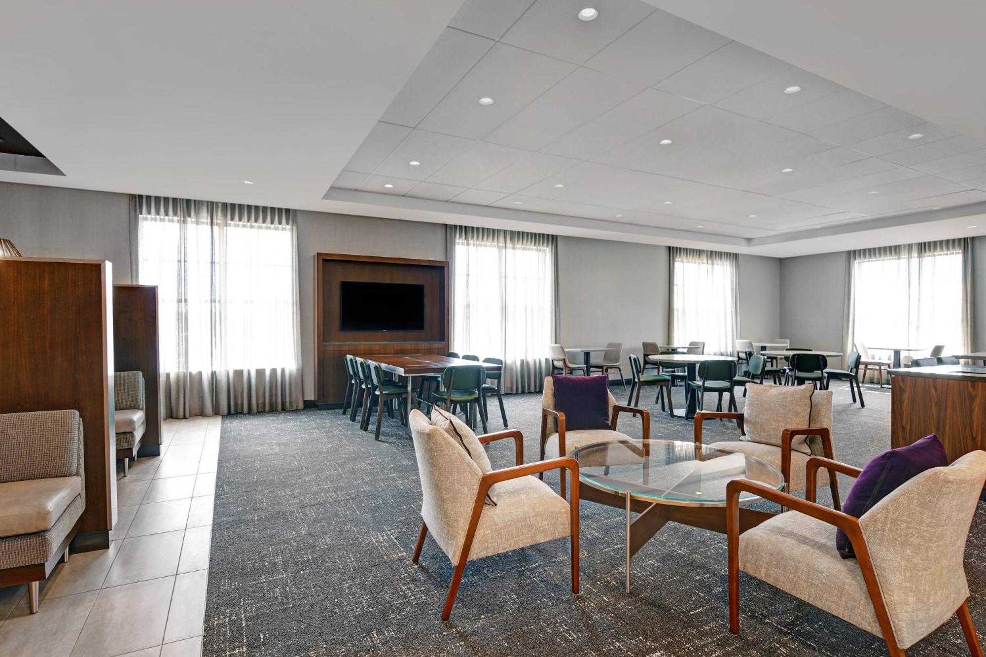 Hotel Courtyard By Marriott Aggieville 3*
