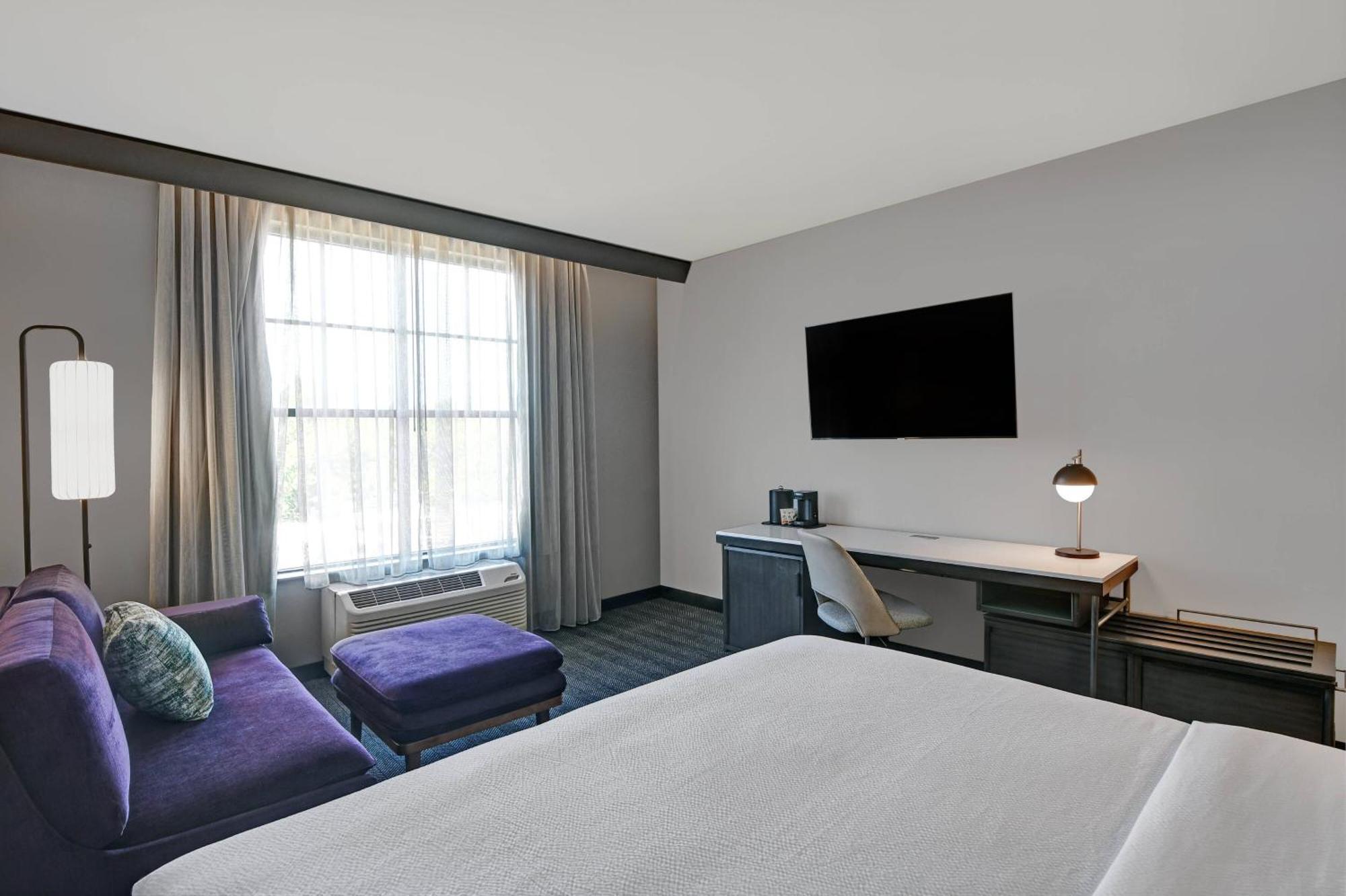 Courtyard By Marriott Aggieville Manhattan