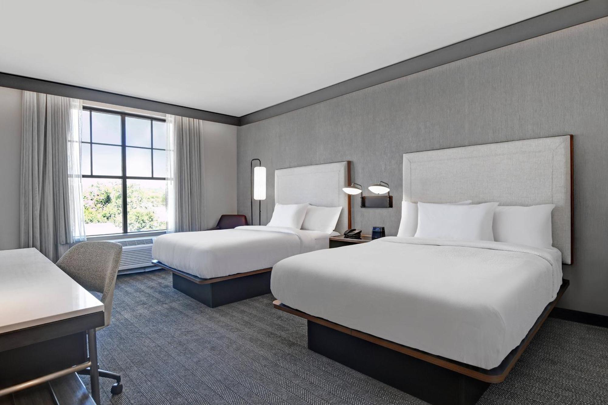 Hotel Courtyard By Marriott Aggieville 3*
