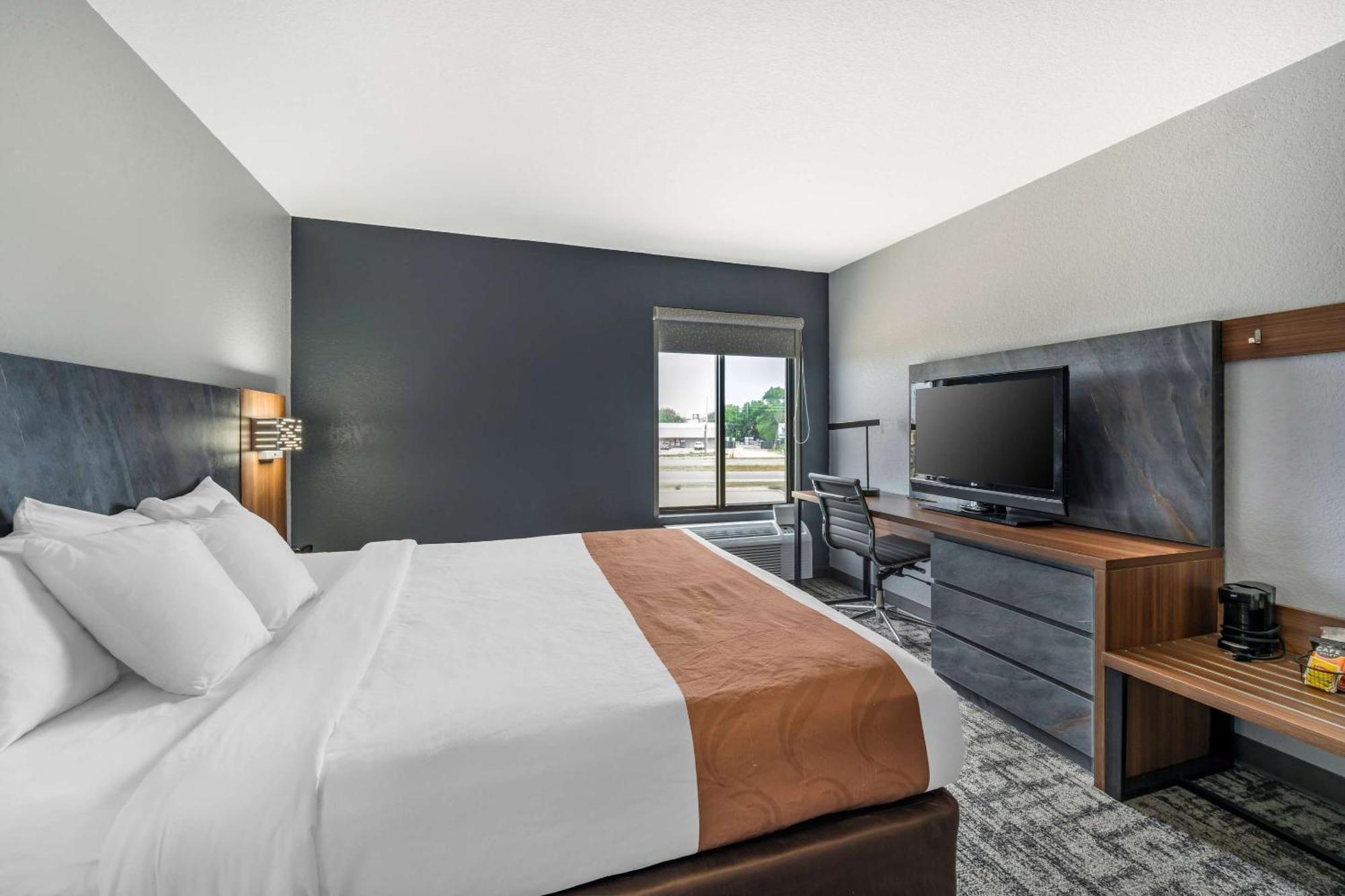 Quality & Hotel 3*