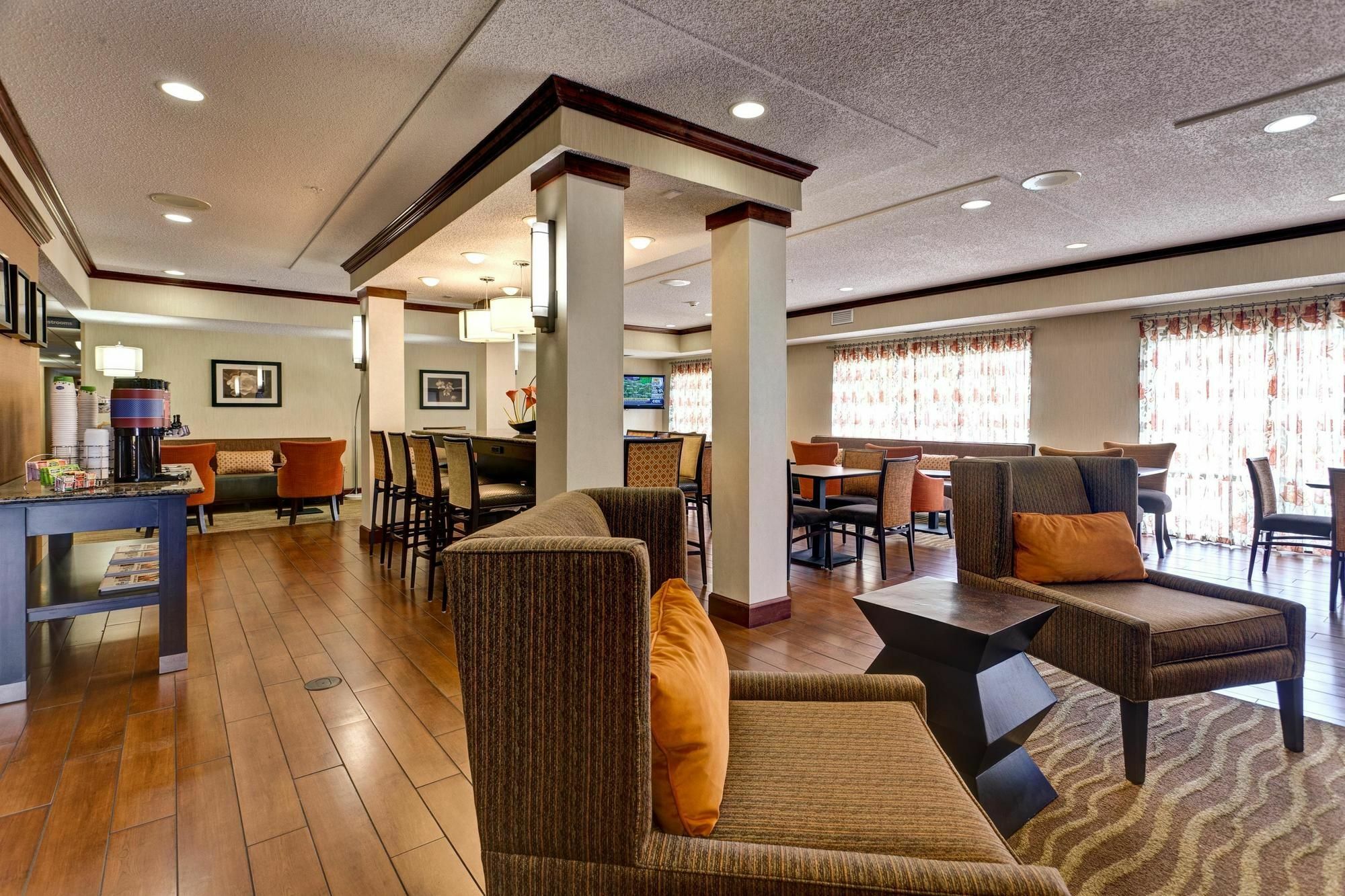 Hotel Hampton 2*