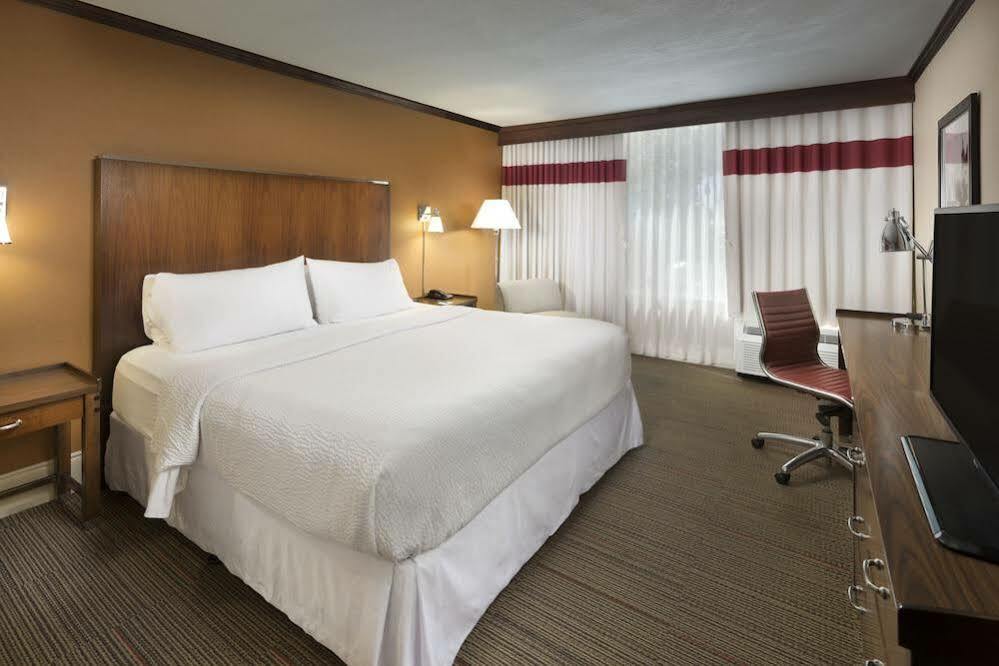 Hotel Doubletree By Hilton Manhattan, Ks Manhattan