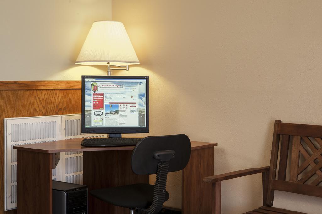 Super 8 By Wyndham Ks Motel 2*