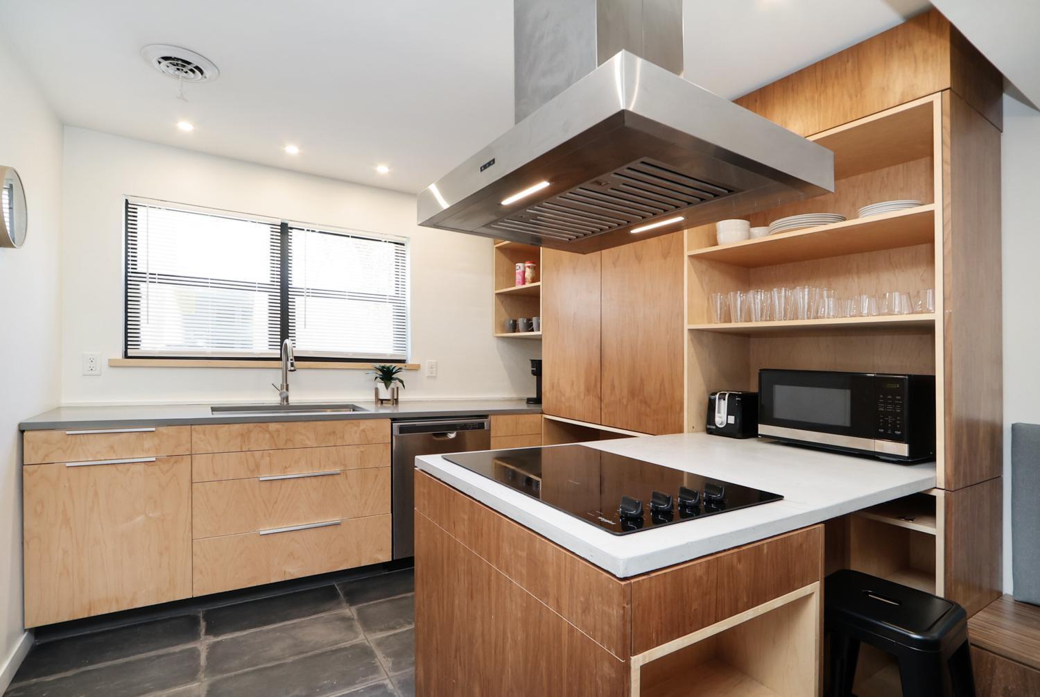 Elegant 2br Escape In With Wifi & Parking Apartment