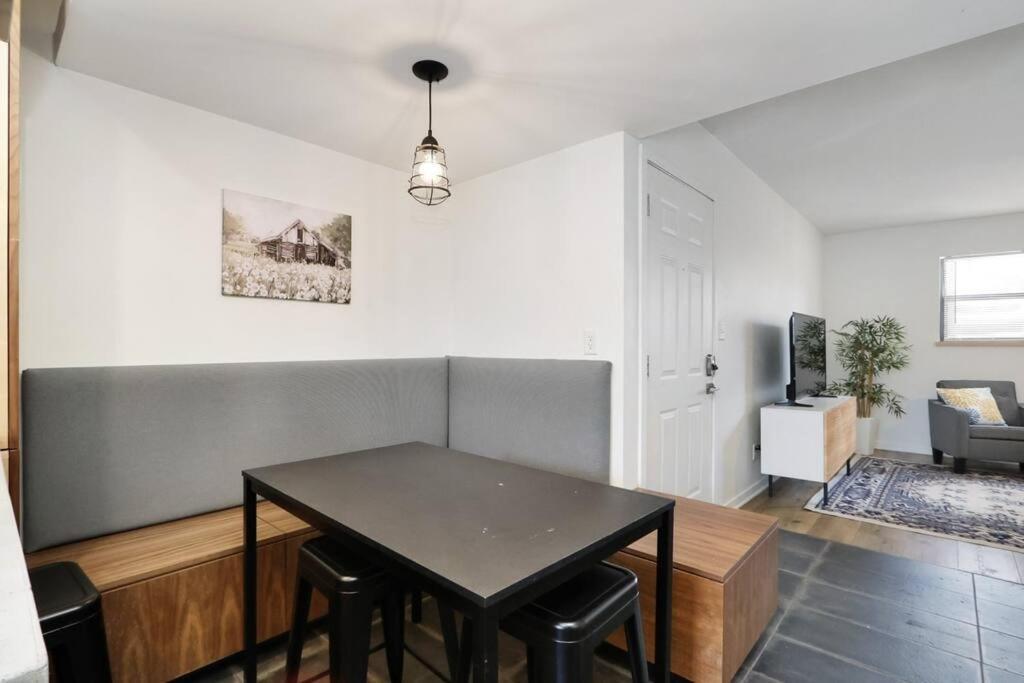 Elegant 2br Escape In With Wifi & Parking Apartment Manhattan