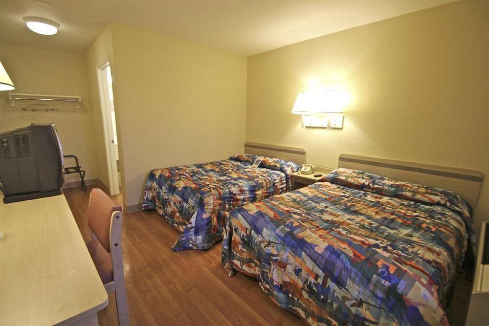 Hotel 6 Kansas 2*