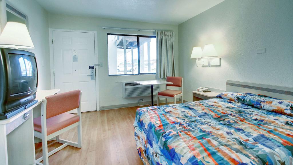 Hotel 6 Kansas 2*