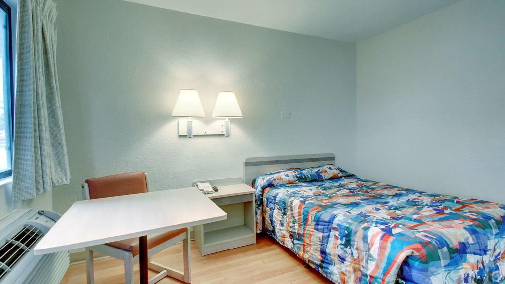 Hotel 6 Kansas