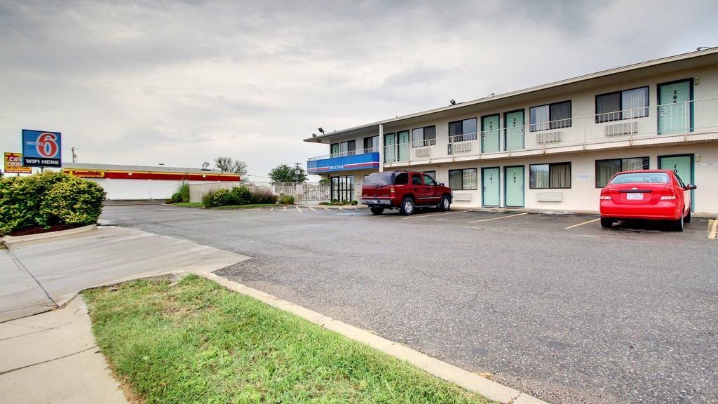 Hotel 6 Kansas 2*