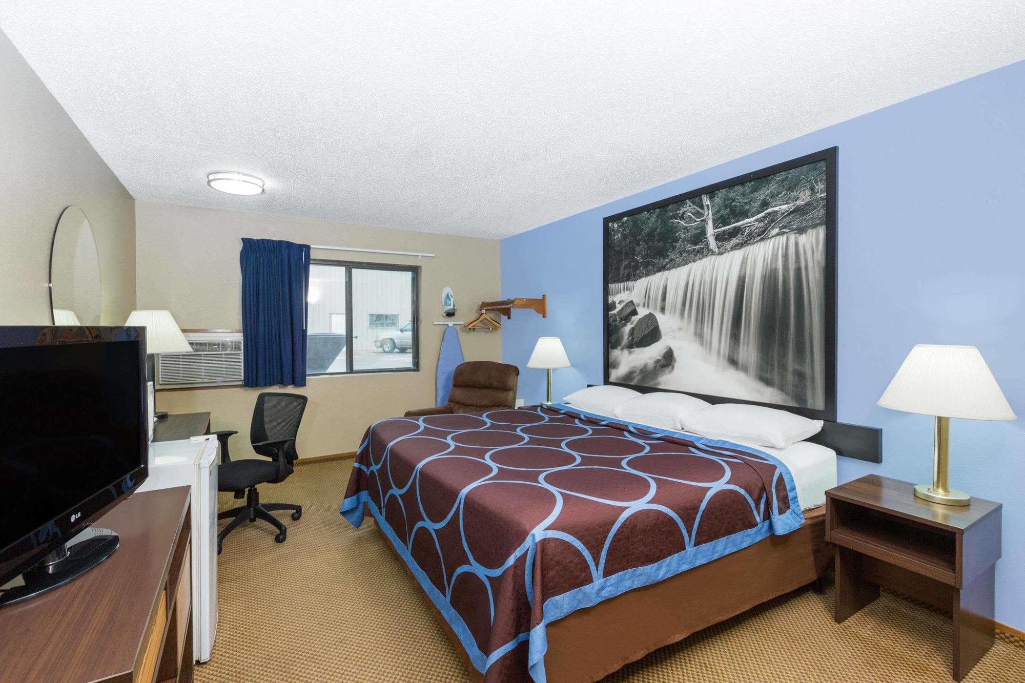Super 8 By Wyndham Ks 2*